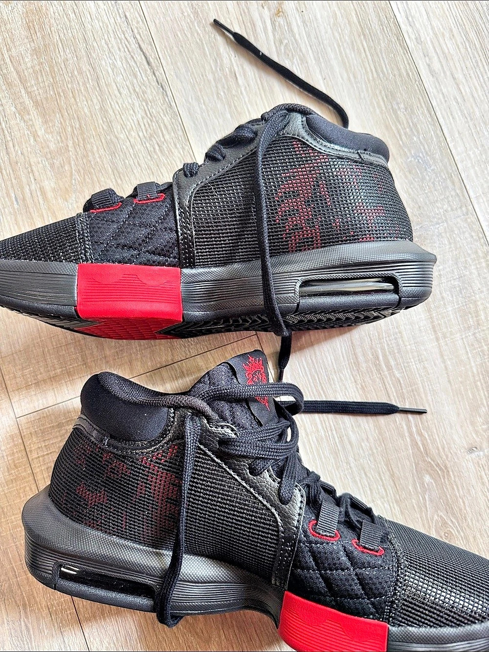 Nike LeBron Witness 8 Men's Athletic Shoes Black & Red US 8.5